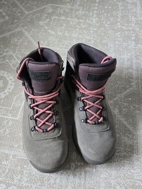 Columbia Leather Women's Brown Suede Hiking Boots with Pink Laces